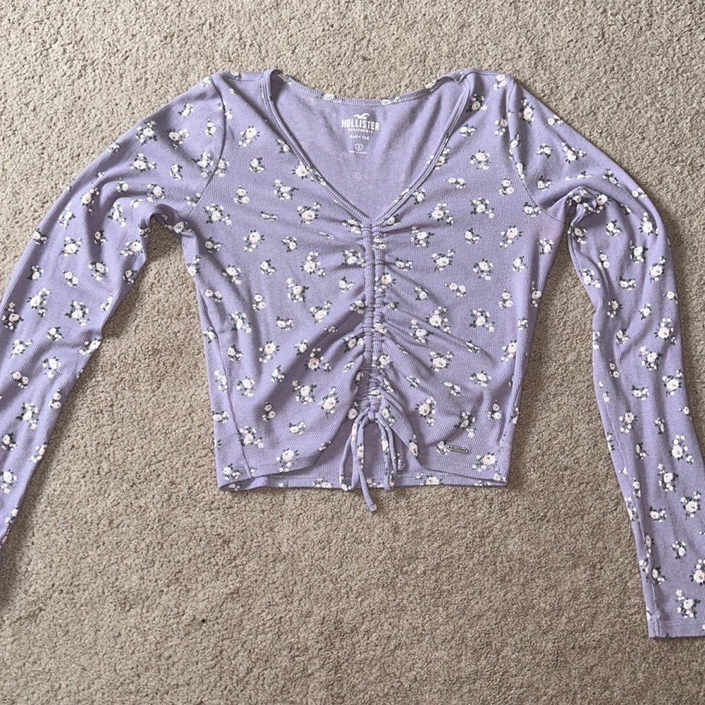 Long sleeve tight fitted Hollister top